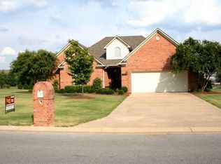 2104 Fairway Dr, Dyersburg, TN 38024
