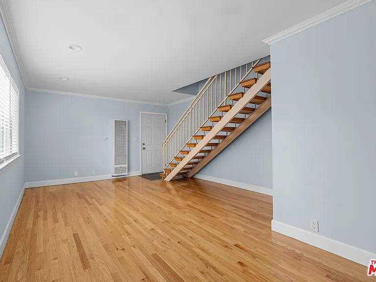 2435 3rd St #10 — Photo 5