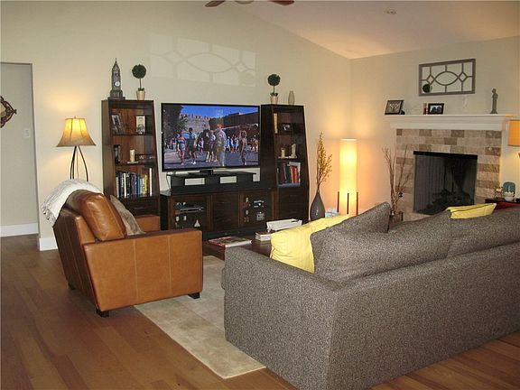 4th image of 4808 Running Deer Dr