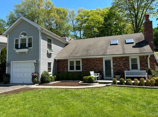 37 Center Dr, Old Greenwich, CT 06870