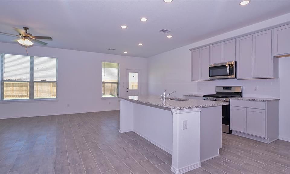1st image of 5726 Aurora Greens Ln