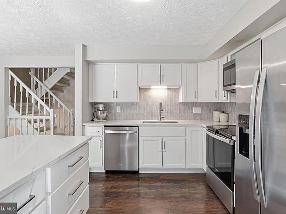 2nd image of 8033 Orange Plank Rd