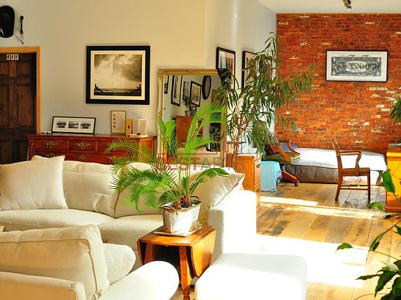 2nd image of 205 Mulberry St APT 5