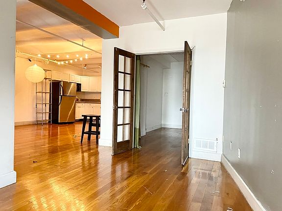 5th image of 50 Bridge St #323
