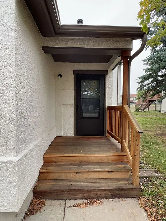 3 bed, 2.5 bath, 1328 sqft, $1,691 — Photo 1