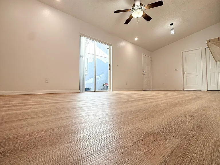4414 Venice Dr — Photo 5