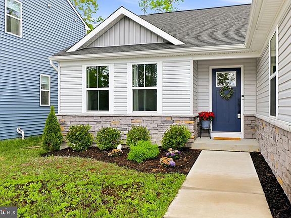 2nd image of 7113 Iron Gall Ln