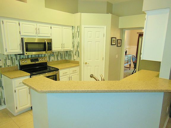 4th image of 6850 NW 40th Dr