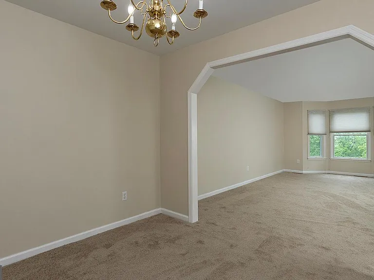 523 Sunday Dr — Photo 11