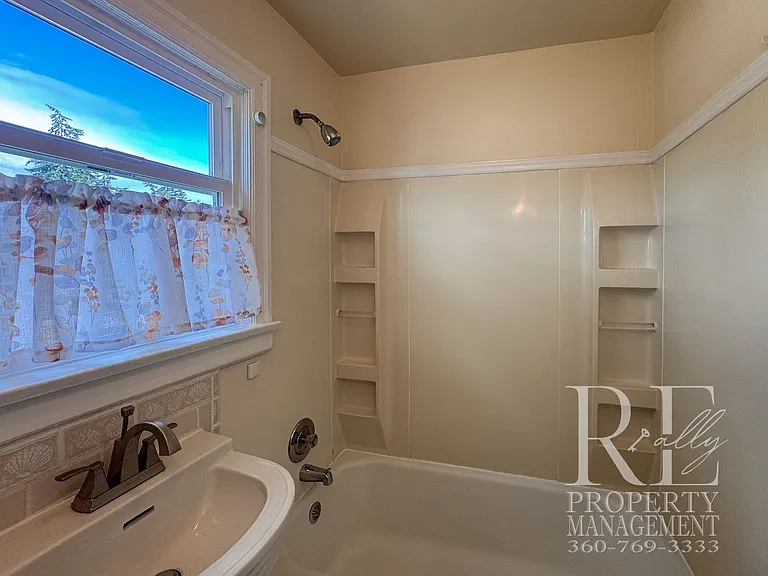 1540 N Callow Ave #C — Photo 14