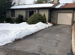 210 Henderson Ct #84, Matawan, NJ 07747