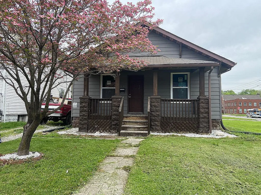 2579 Madison Ave photo 1