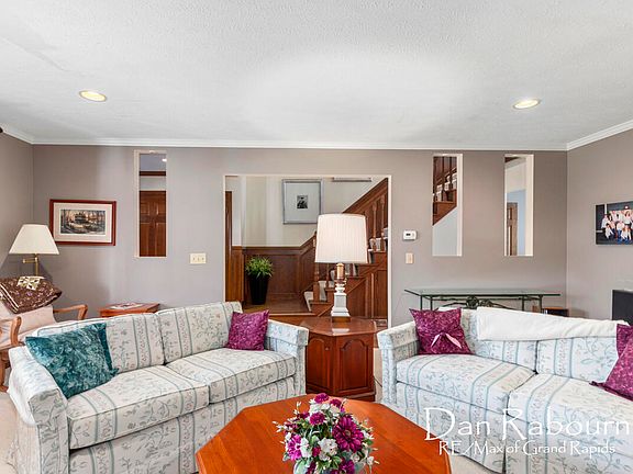 5th image of 8283 Wallinwood Springs Dr SE
