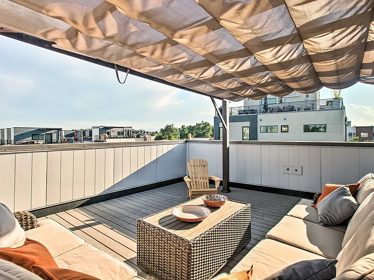Retractable pergola for added shade.