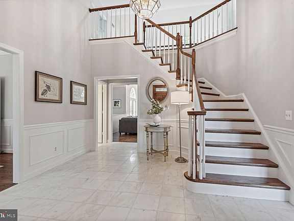 4th image of 8805 Southlea Ct