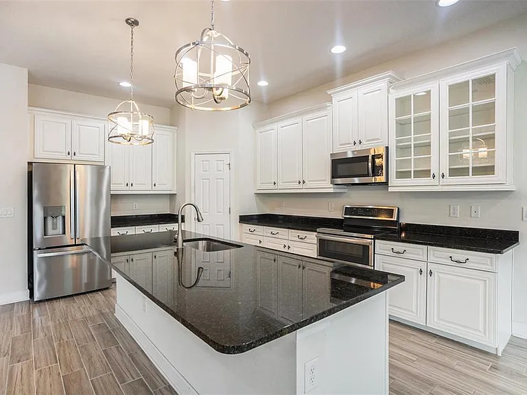 212 Shell Creek Ct — Photo 16