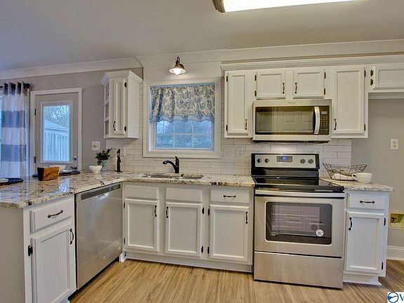 5th image of 13929 Sandhurst Dr SW