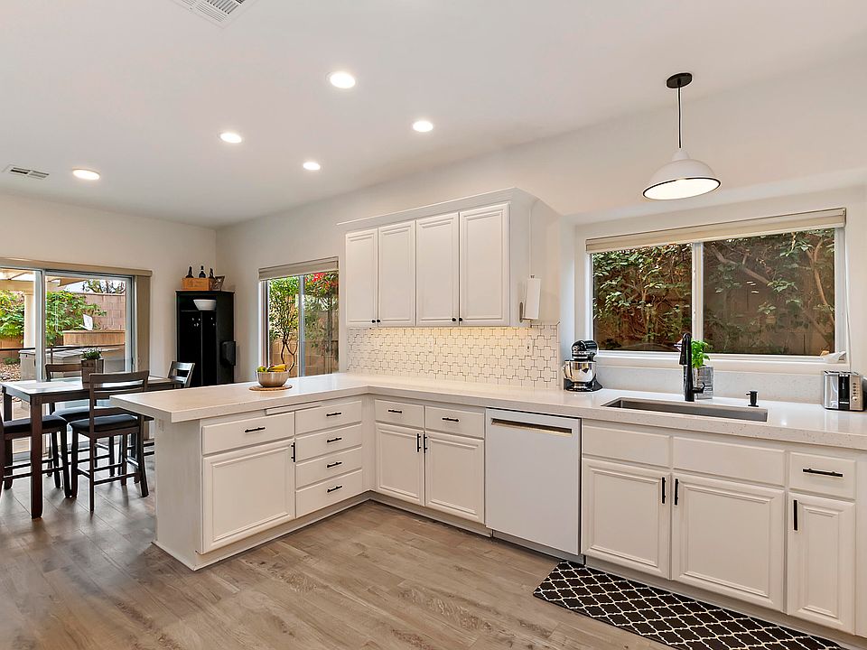 1st image of 78535 Naples Dr