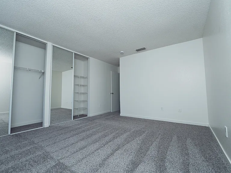 Foxworth Apartments — Photo 21