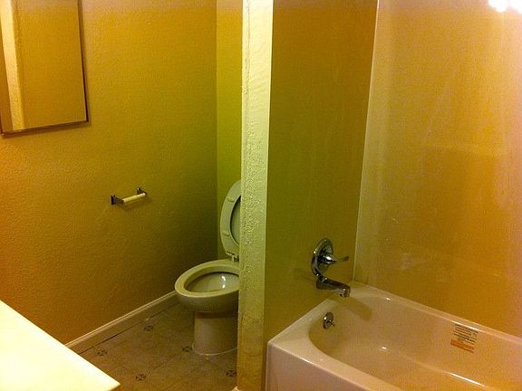 4th image of 3111 Tulare Ave