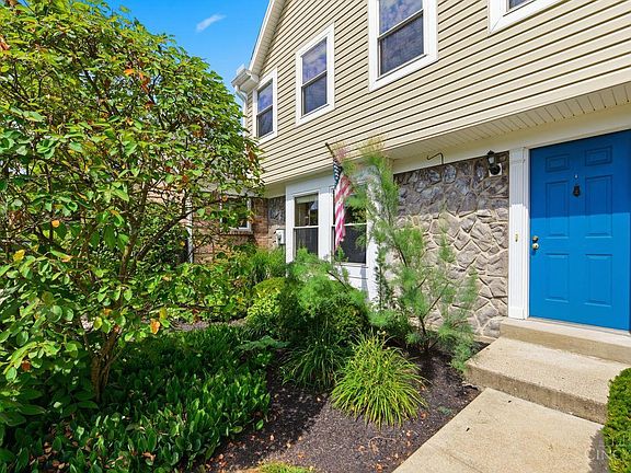 2nd image of 955 Woodlyn Dr N