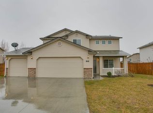 841 W 4th St N, Middleton, ID 83644