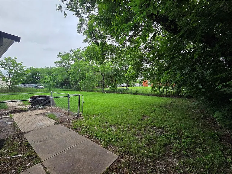 417 E Main St — Photo 10