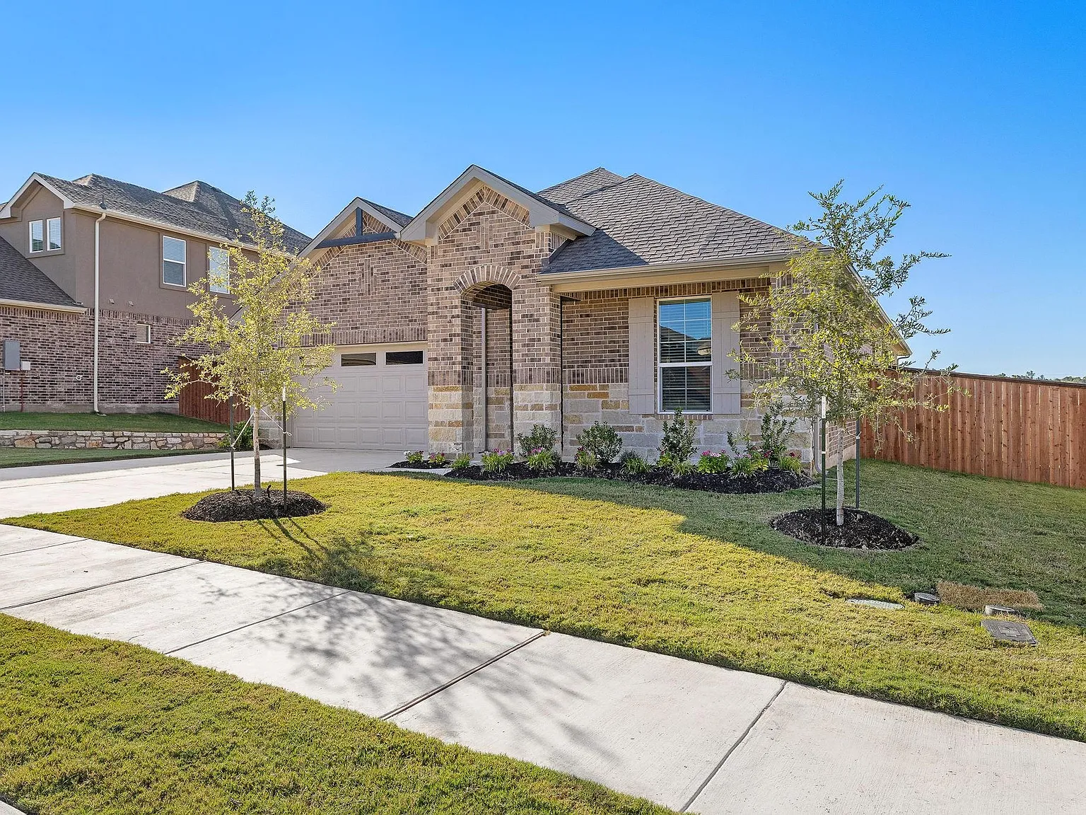 4 bed, 2.0 bath, 2204 sqft, $2,500 — Photo 3