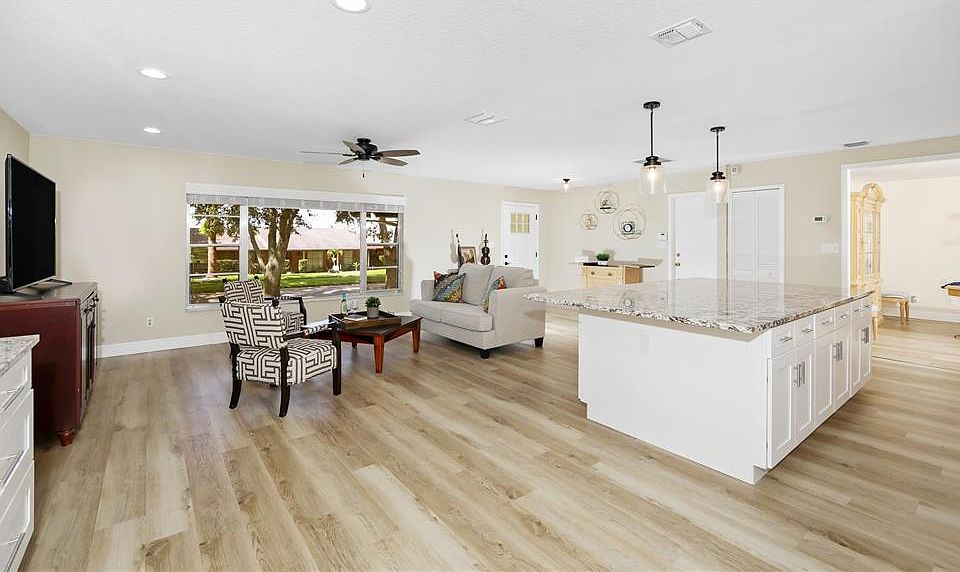 1st image of 3543 Macarthur Dr