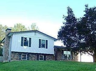 602 Country Lake Dr, Saint Peters, MO 63376