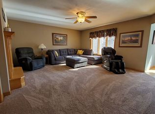 211 W St Andrews Dr, Sioux Falls, SD 57108