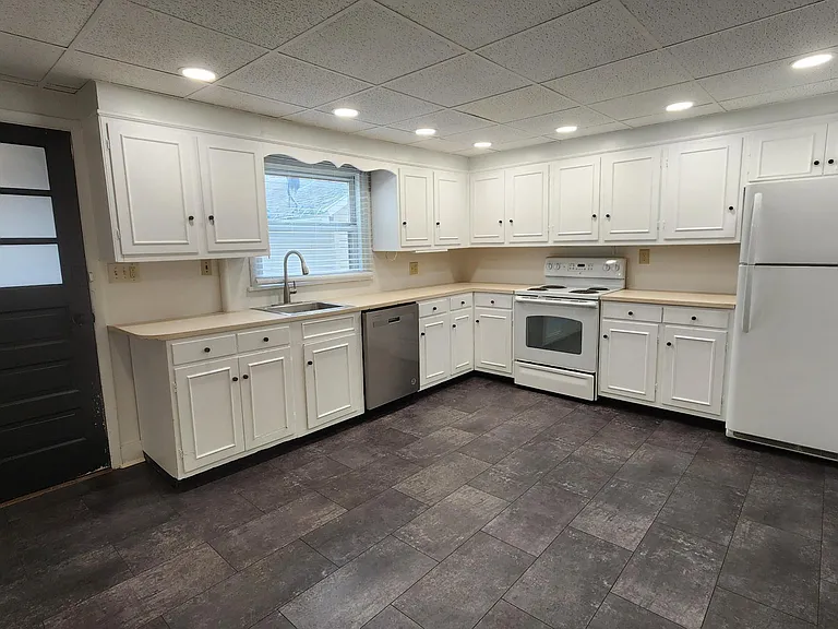 540 W 3rd St #B — Photo 1