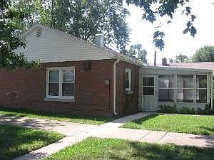 3rd image of 742 E Sibley Blvd