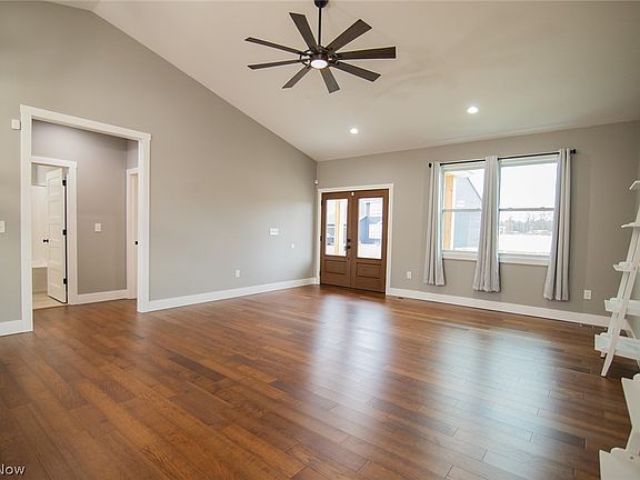 5th image of 236 Crown Manor Cir