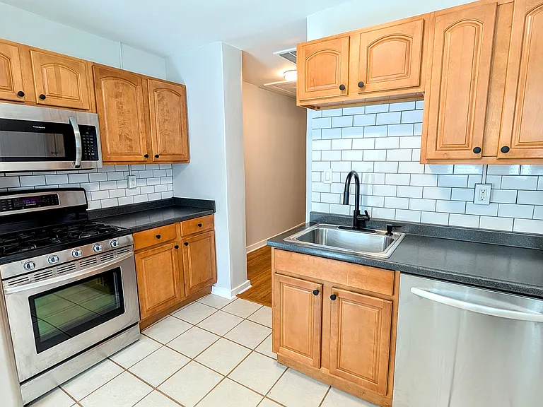 199 Lowry St NE — Photo 16