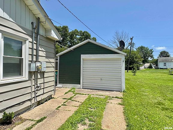 4th image of 805 S Farnham St