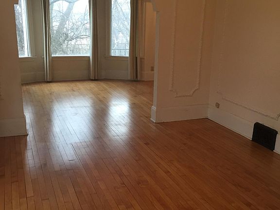 2nd image of 1152 E Walworth St