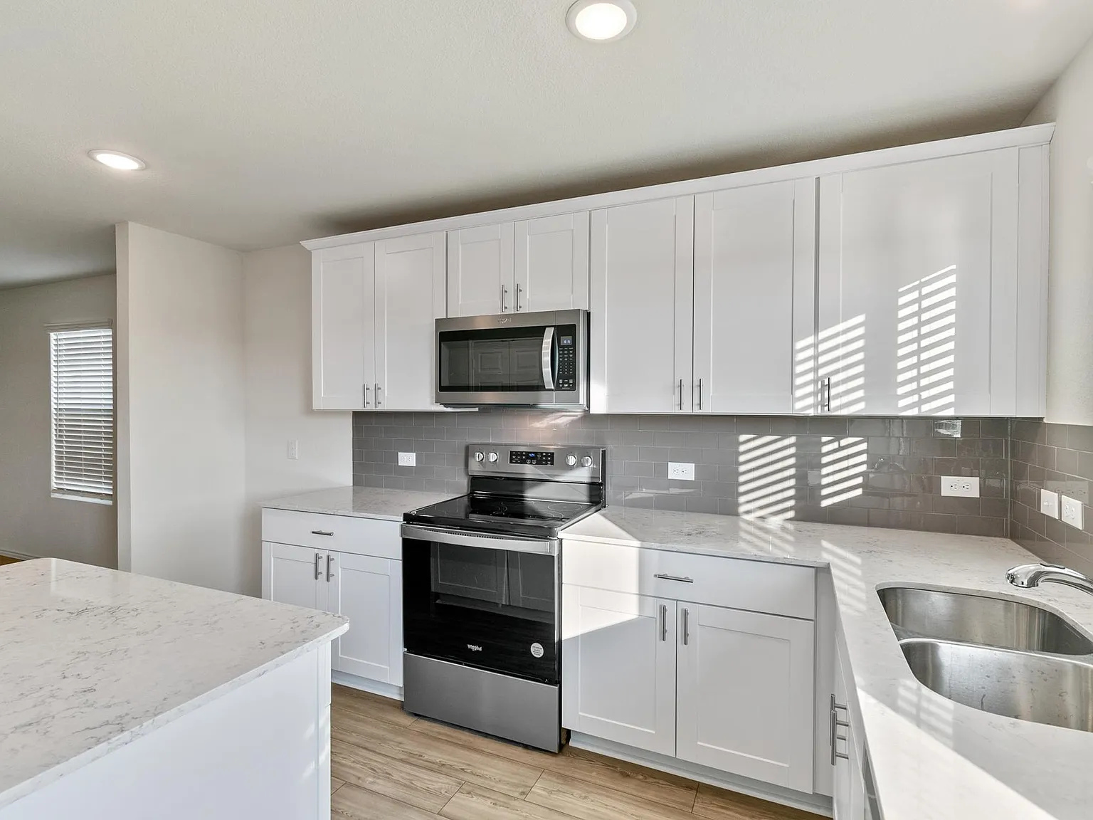 3 bed, 1441 sqft, $2,100 — Photo 4