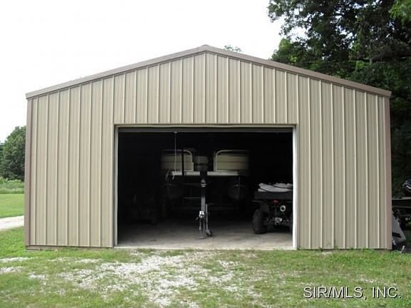 4th image of 1324 E Lake Dr