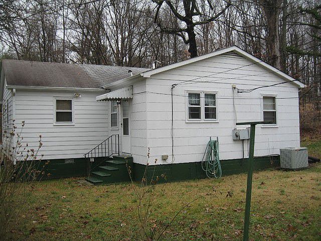 2nd image of 2329 Floyd St