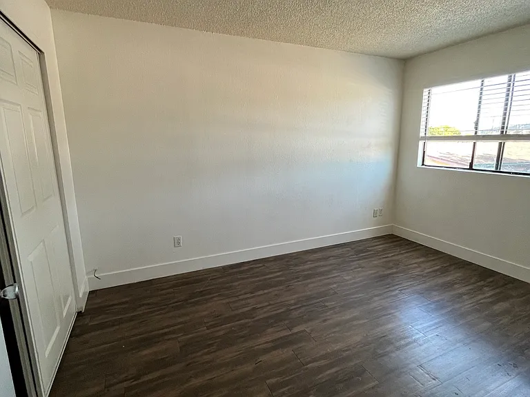 2560 Kenton Ct #1 — Photo 14