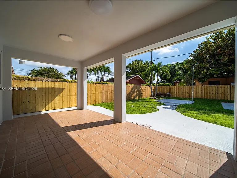 501 SW 120th Ave — Photo 15