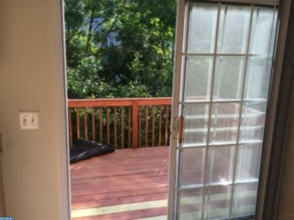 3rd image of 119 Creekmont Ct