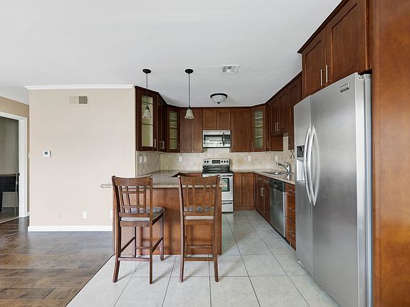 5th image of 18547 Collins St APT B24
