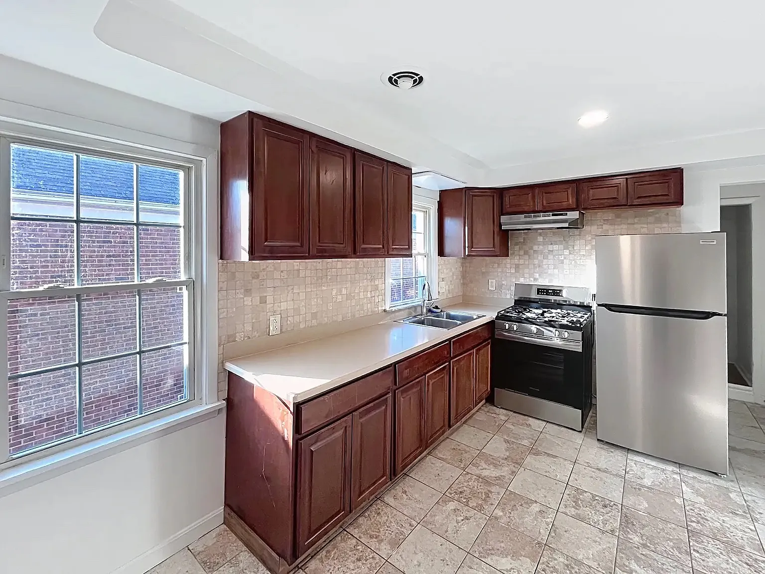 3 bed, 1563 sqft, $1,700 — Photo 3