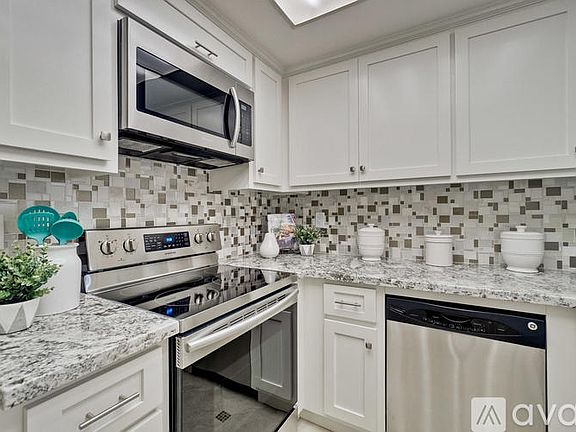 2nd image of 5354 Borneo Cir