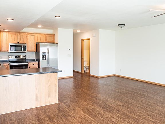 4th image of 429 W Veterans St