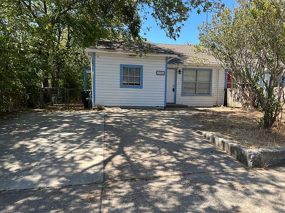 2nd image of 1904 Poage Ave