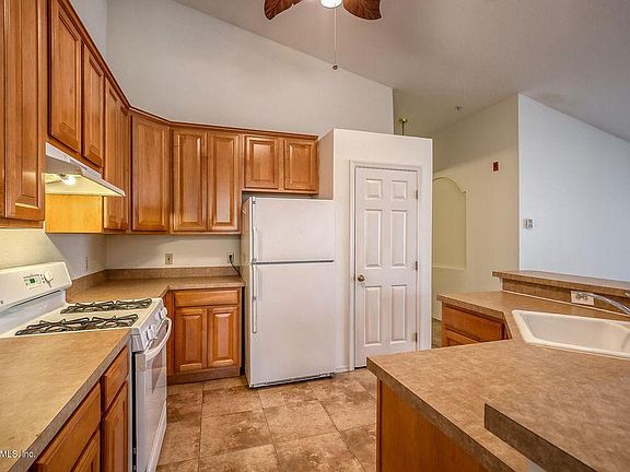 4th image of 13810 N Sutton Park Dr #1320