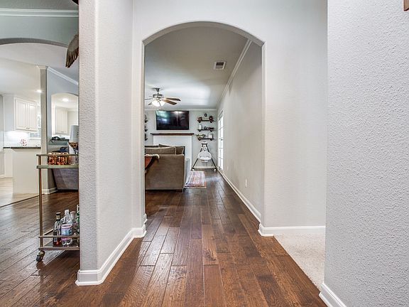 4th image of 9726 Queenswood Ln